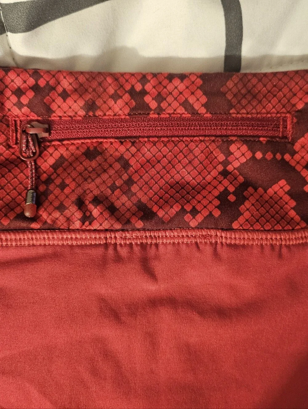 Lululemon Pace Rival Skirt Size 4 Cranberry 4-Way Stretch Mini Ziggy Snake